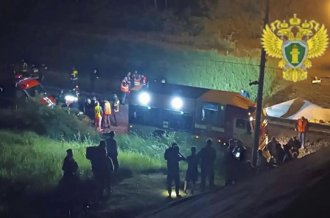 Мост се срути върху влак в Русия, има загинали и ранени