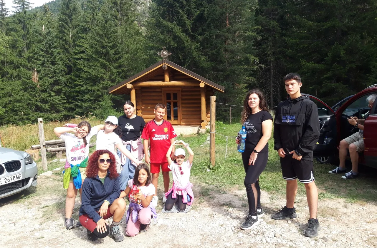 Клуб "Приятели на планината" закри сезона с последен планински преход