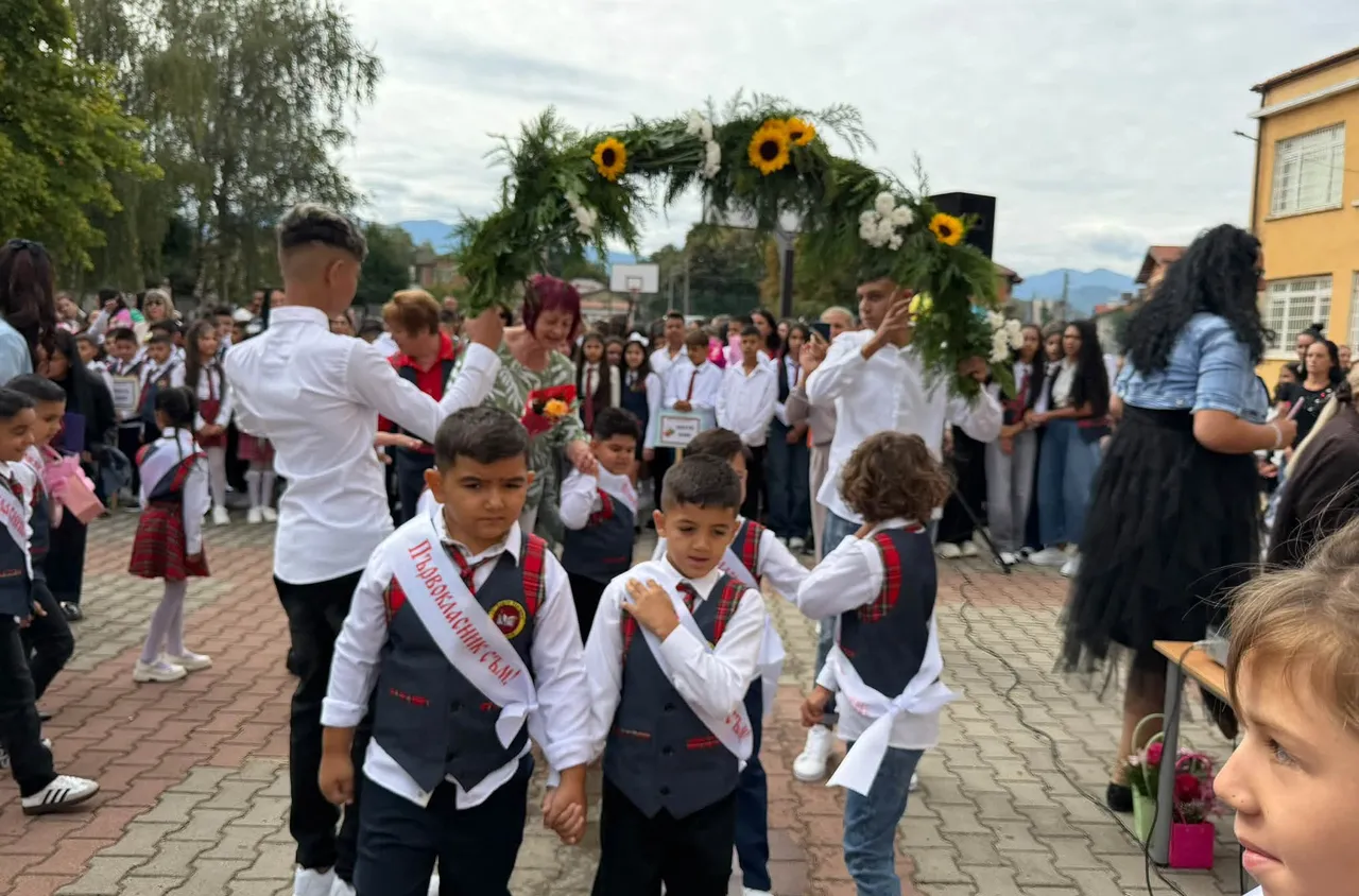 Самоков посрещна новата учебна година