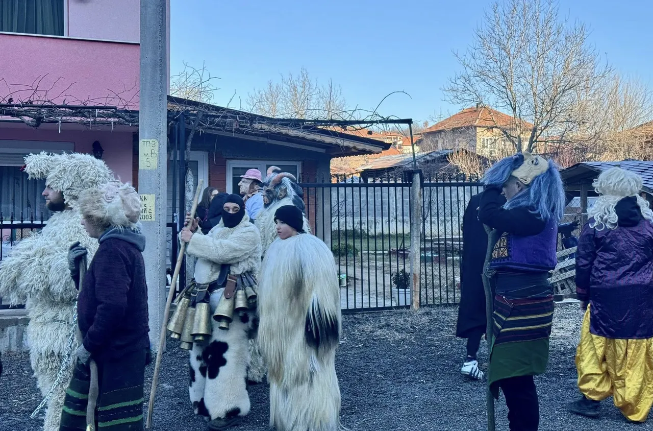 Рилци посрещна Новата година със сурвакарски игри и древни обичаи
