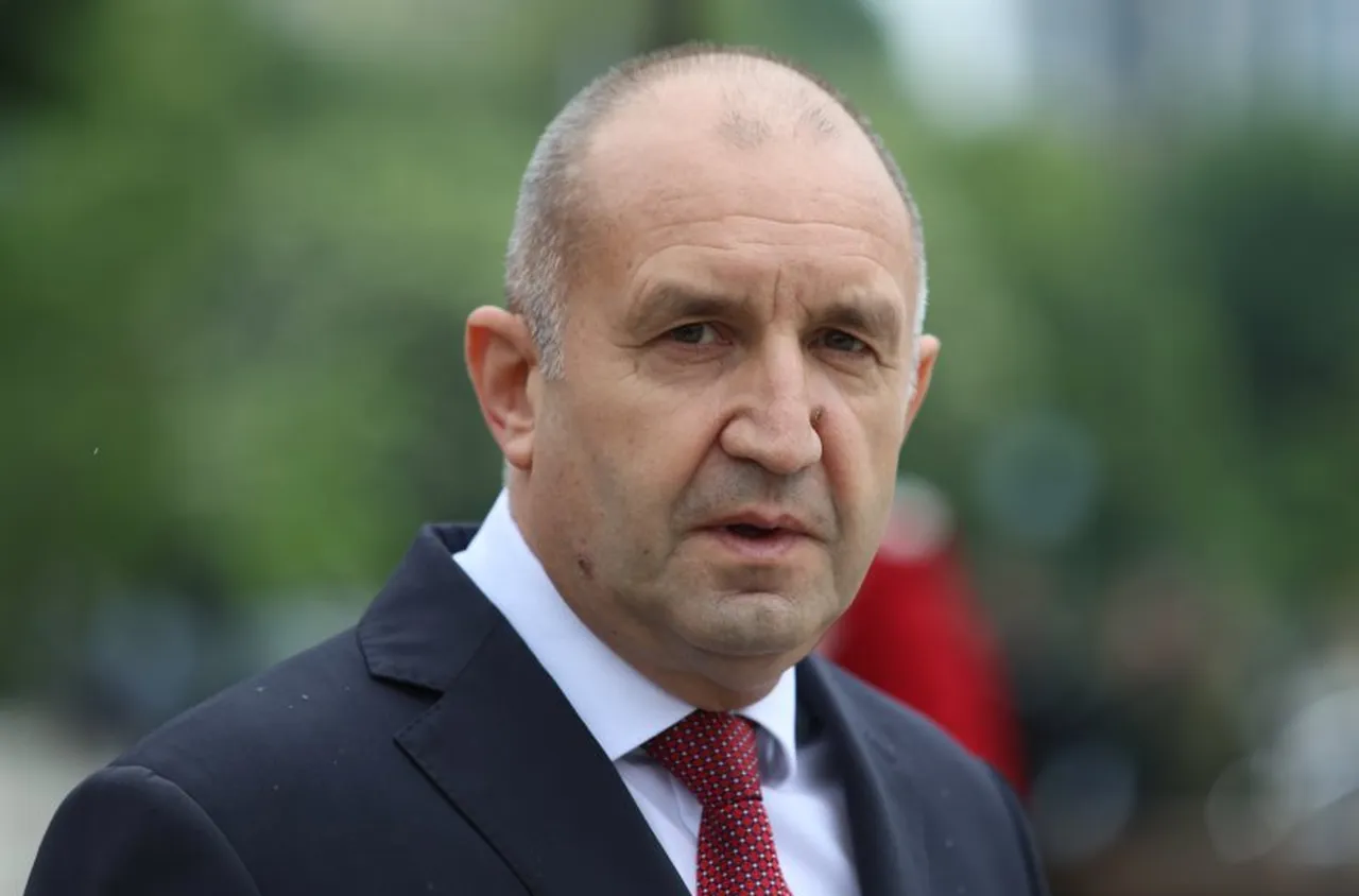 Румен Радев внася в НС предложението си за референдум за еврото