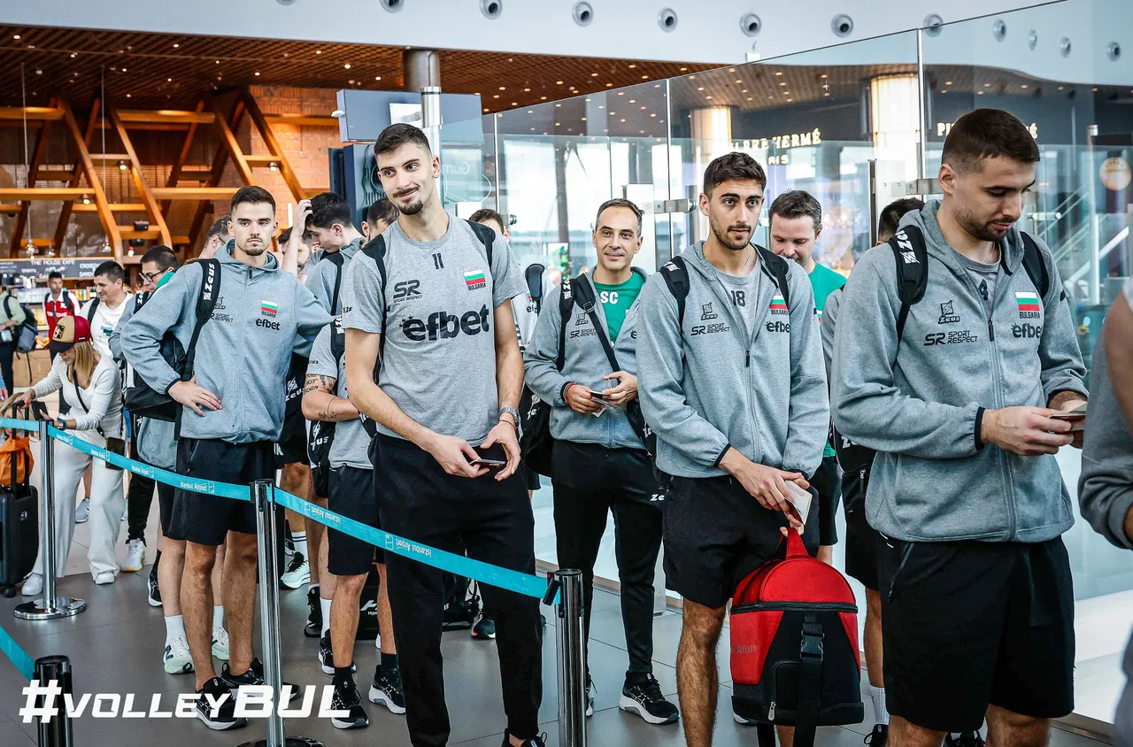 Световните ни вицешампиони по волейбол вече са на родна земя/видео/