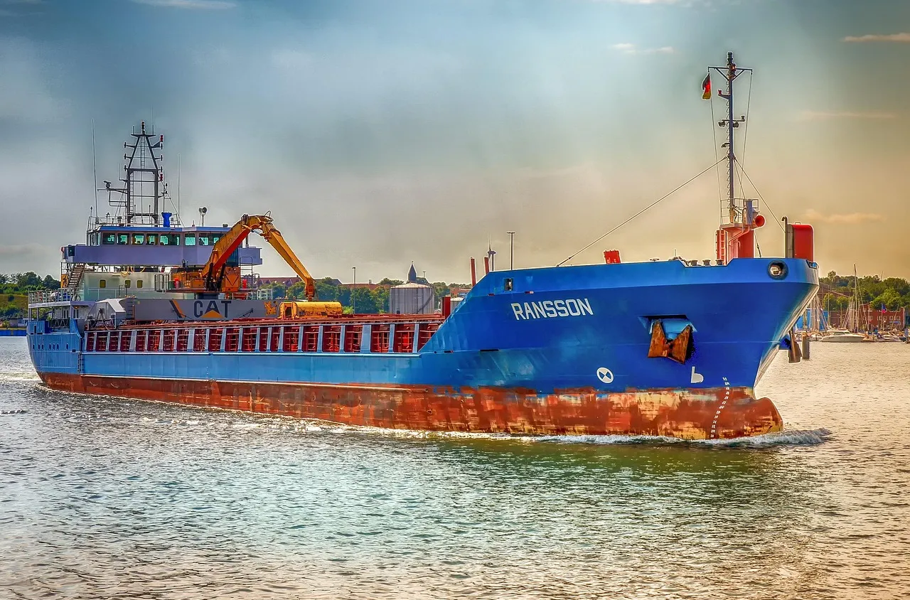 Кораб с товари се запали край Аляска