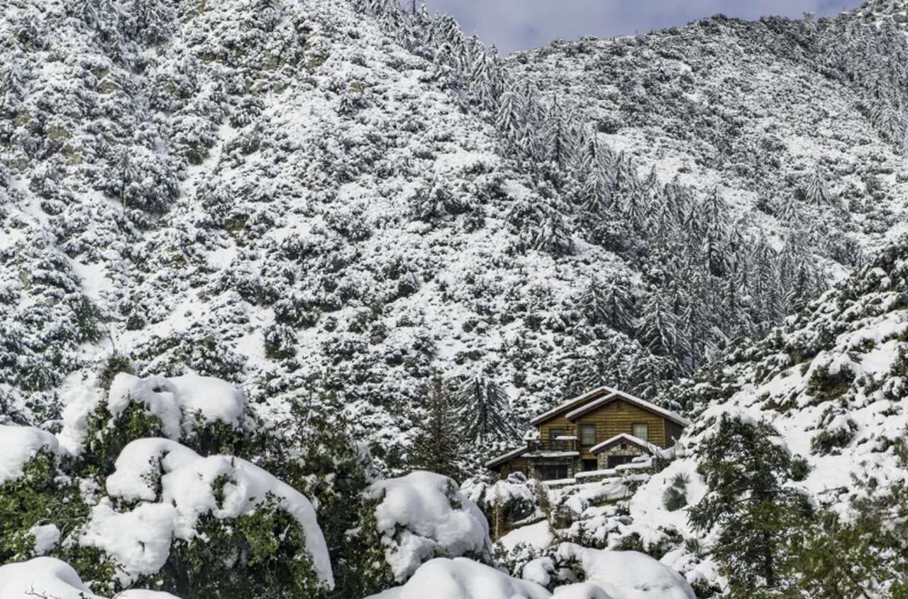 Сняг и студ скова Румъния преди Великден