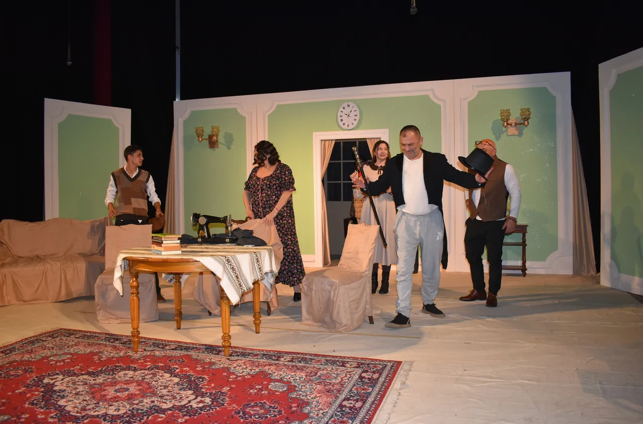 Премиера на "Госпожа министершата“ събра пълна зала в Брезник