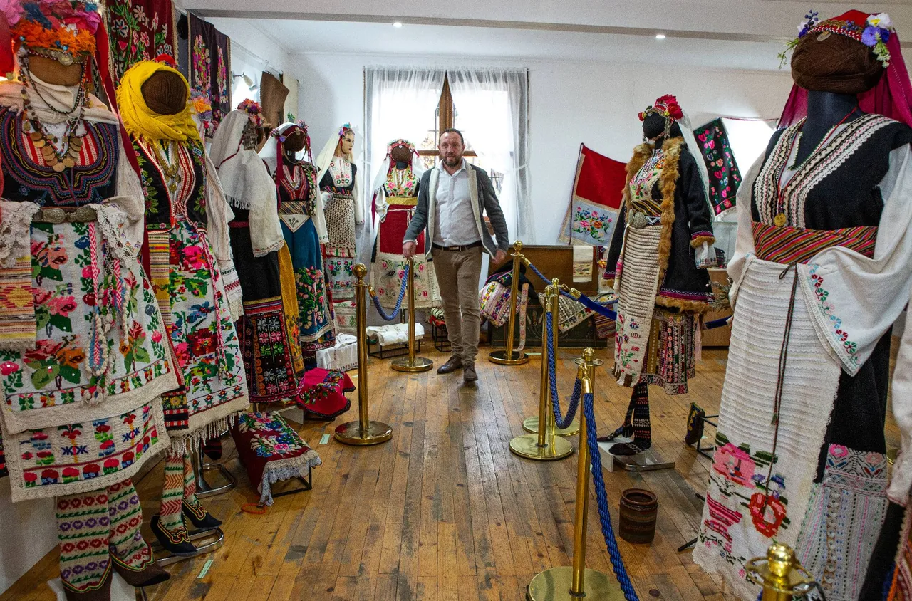 Изложба на носии "Непреходна вечност" гостува в Разлог