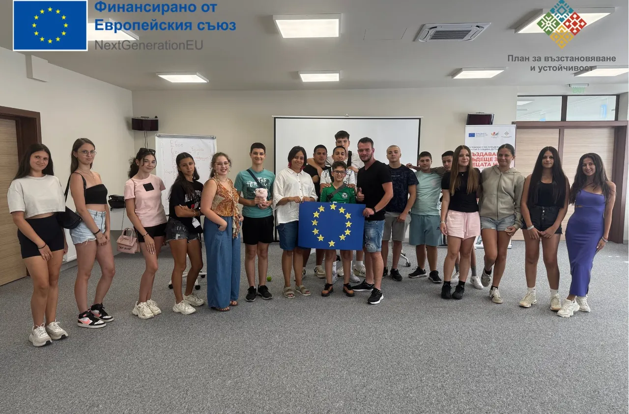 Младежки център - Дупница с информативна среща за младите хора