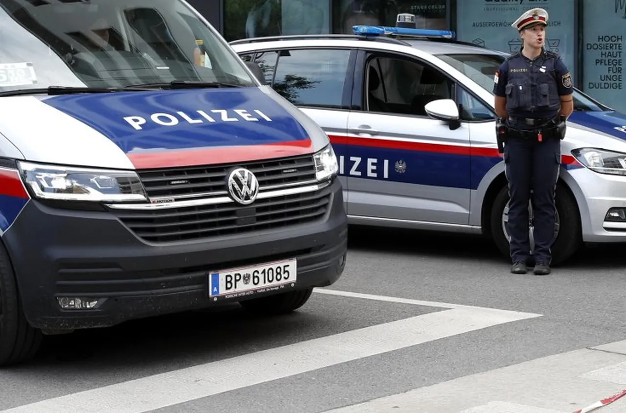 Двама души загинаха при стрелба във Виена