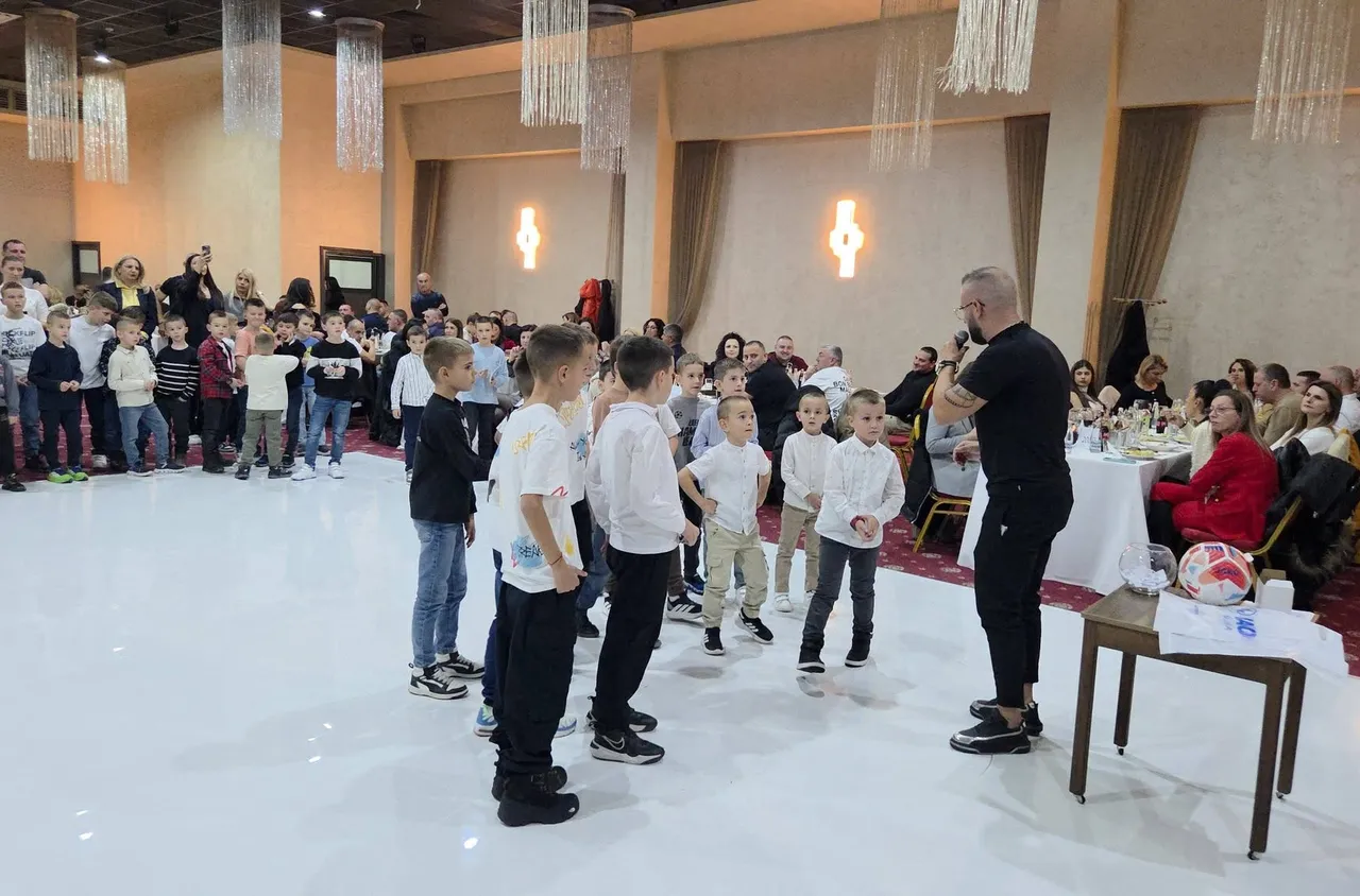 Коледно парти за децата на ДЮШ "Беласица", треньорите и родителите