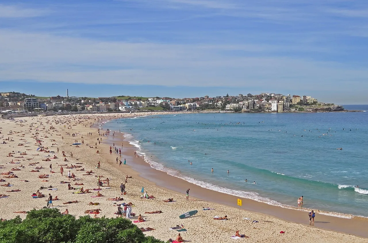 Отпадъци затвориха плажове в Австралия