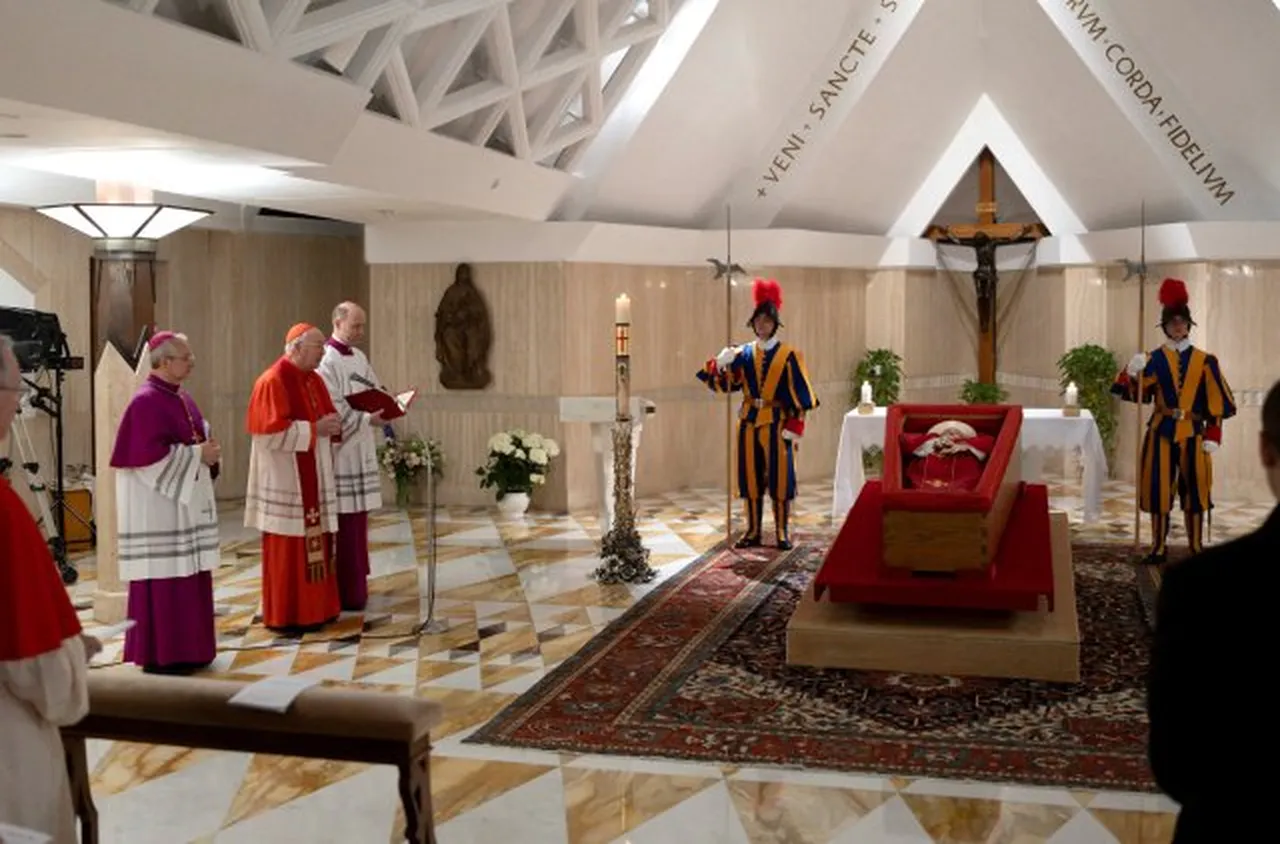 Започва поклонението пред тленните останки на папа Франциск /LIVE/