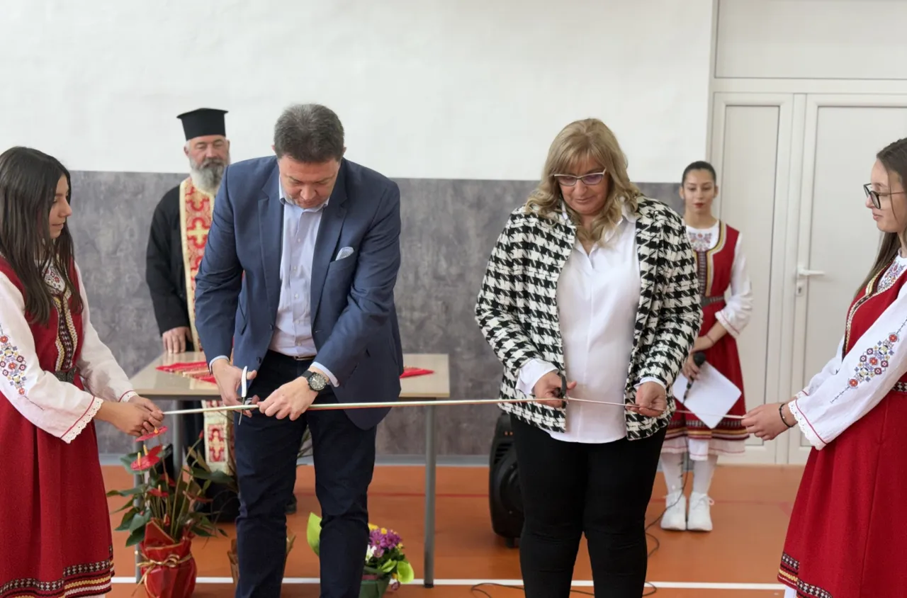 Обновен физкултурен салон и STEM център към училището в с. Марикостиново 