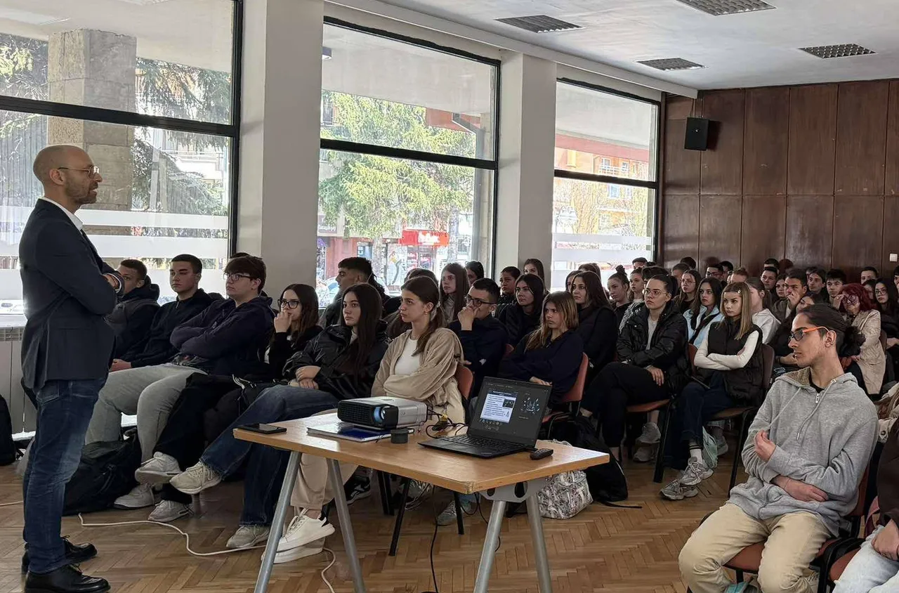 Ученици в Разлог преминаха обучение по киберсигурност