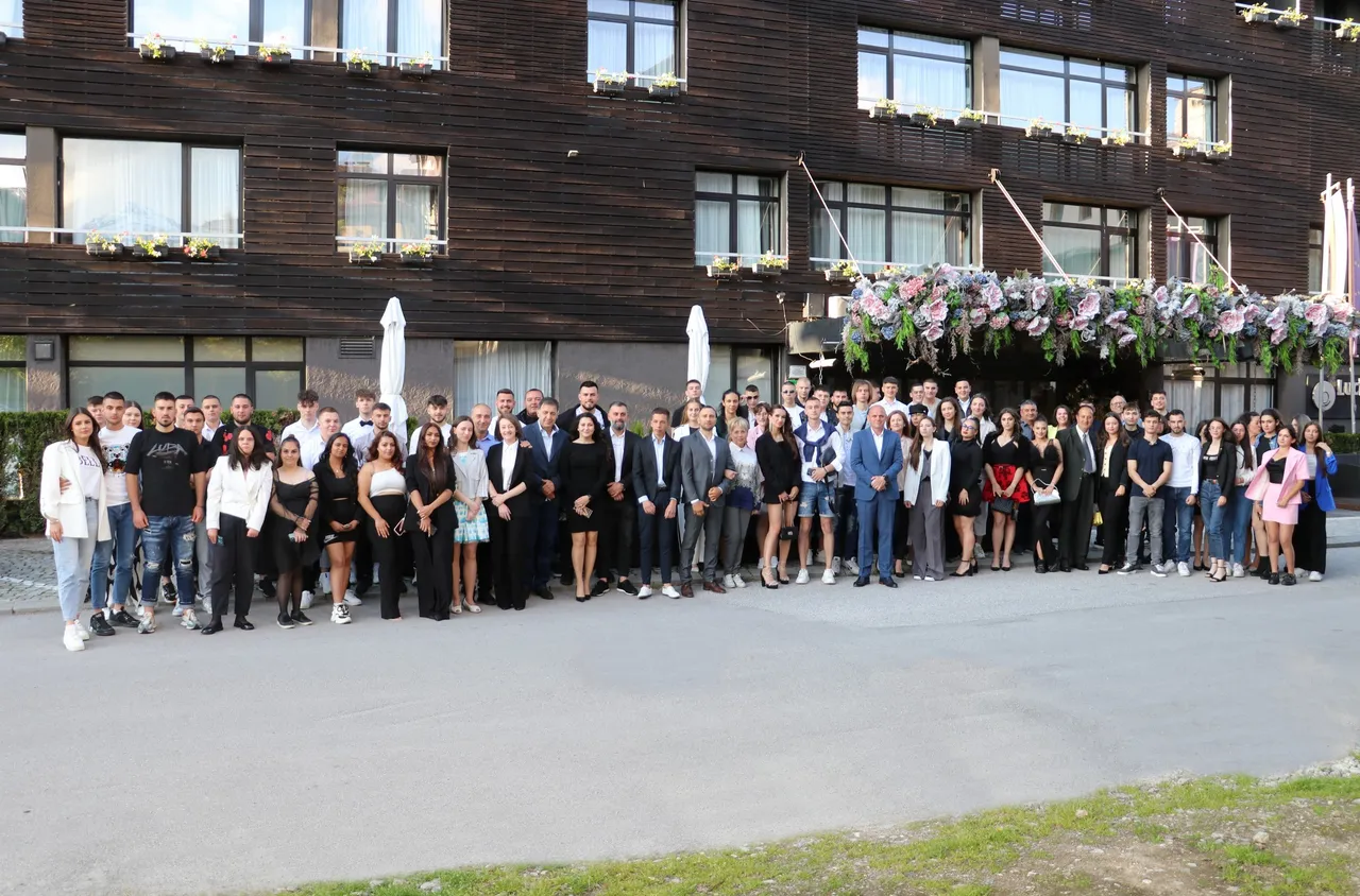 Кметът Стойчо Баненски събра на стилен коктейл зрелостниците от випуск 2025 в Банско