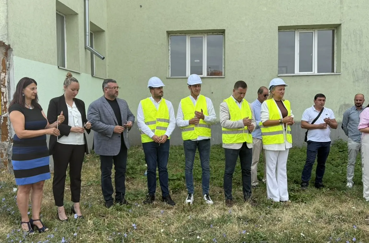 Започна строежът на новия физкултурен салон в обединеното училище в Самоков