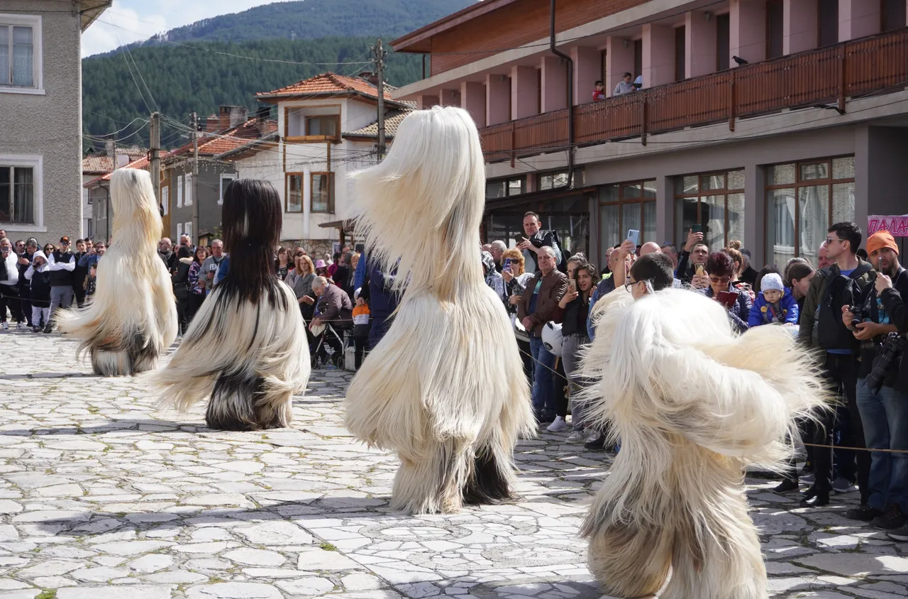 Кукерският Великден в Елешница събира традиция и празничен дух