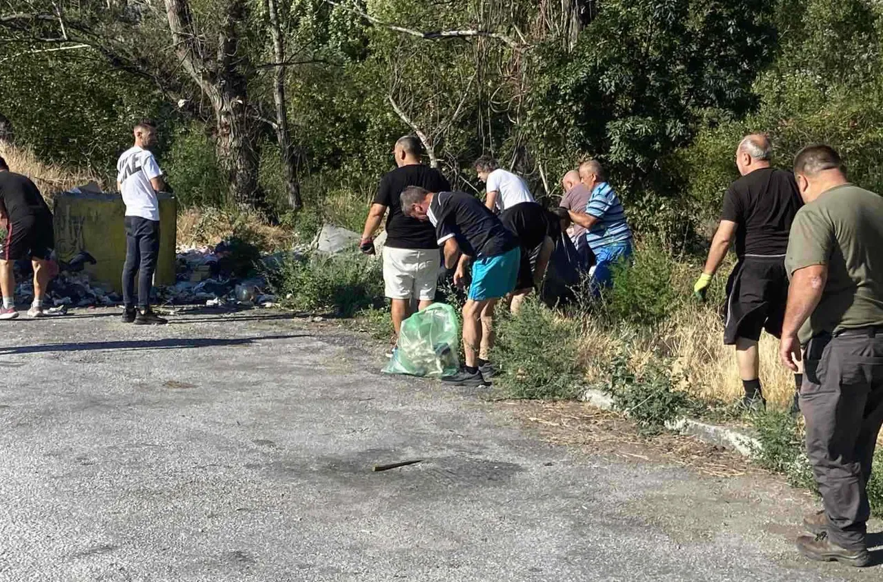 Мащабна акция на община Кресна за почистване на Е-79 