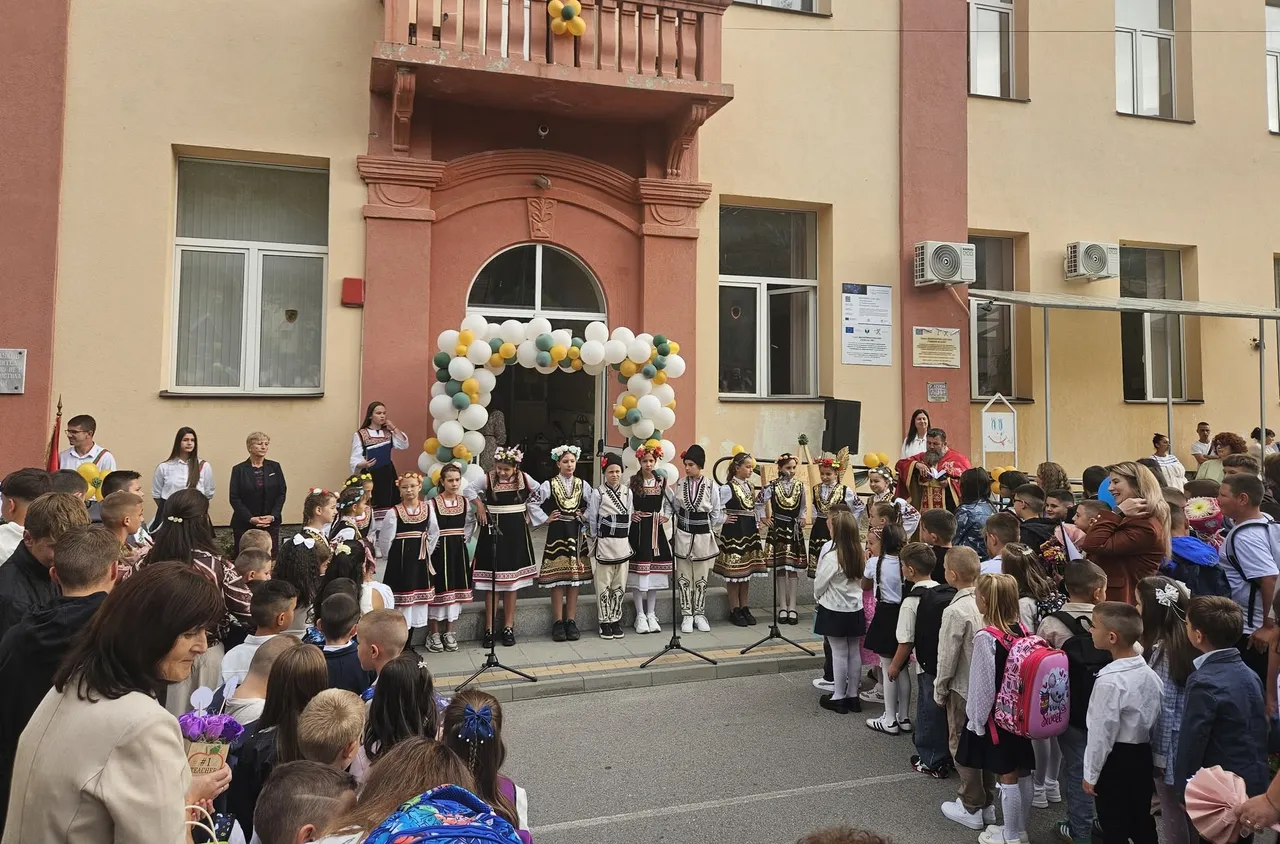 Новата учебна година започна в Сапарева баня