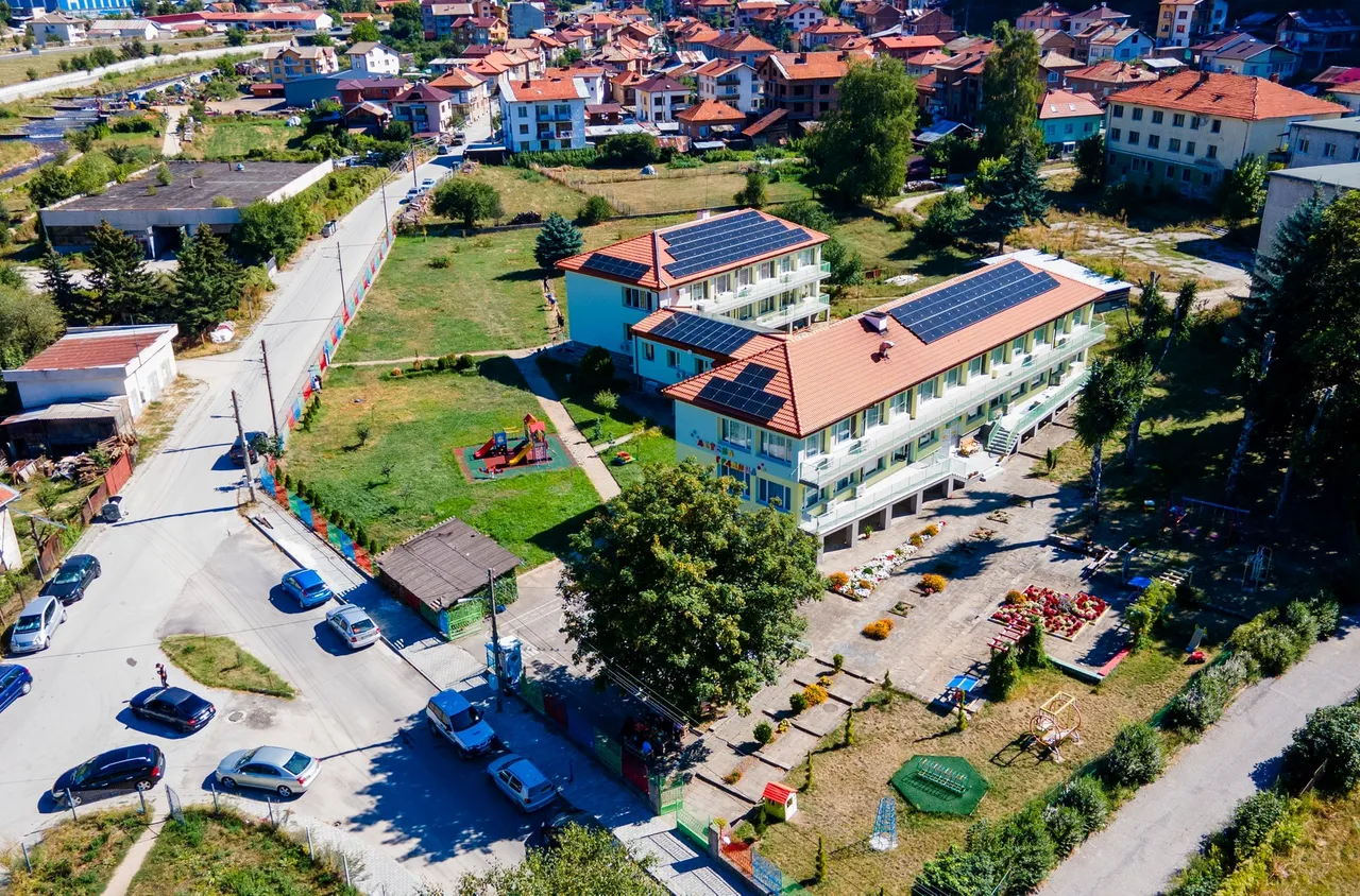 Официално беше открита обновената детска градина в Якоруда