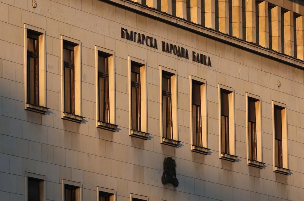 Касите на БНБ работят извънредно