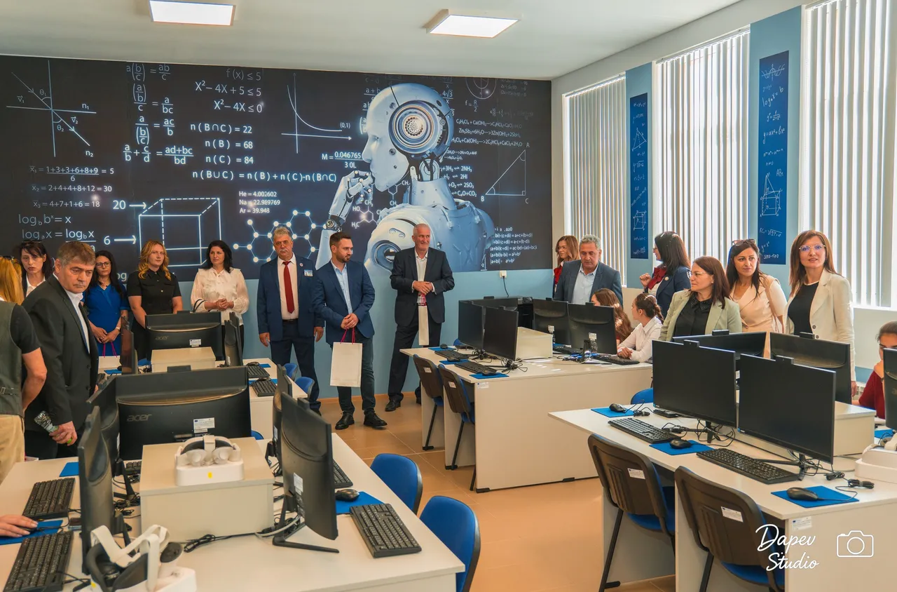 ОбУ "Христо Ботев“ в с. Дъбница откри нов STEM кабинет