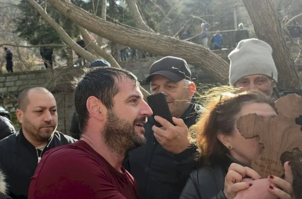 38-годишният Иван Омбашиев хвана богоявленския кръст в Благоевград