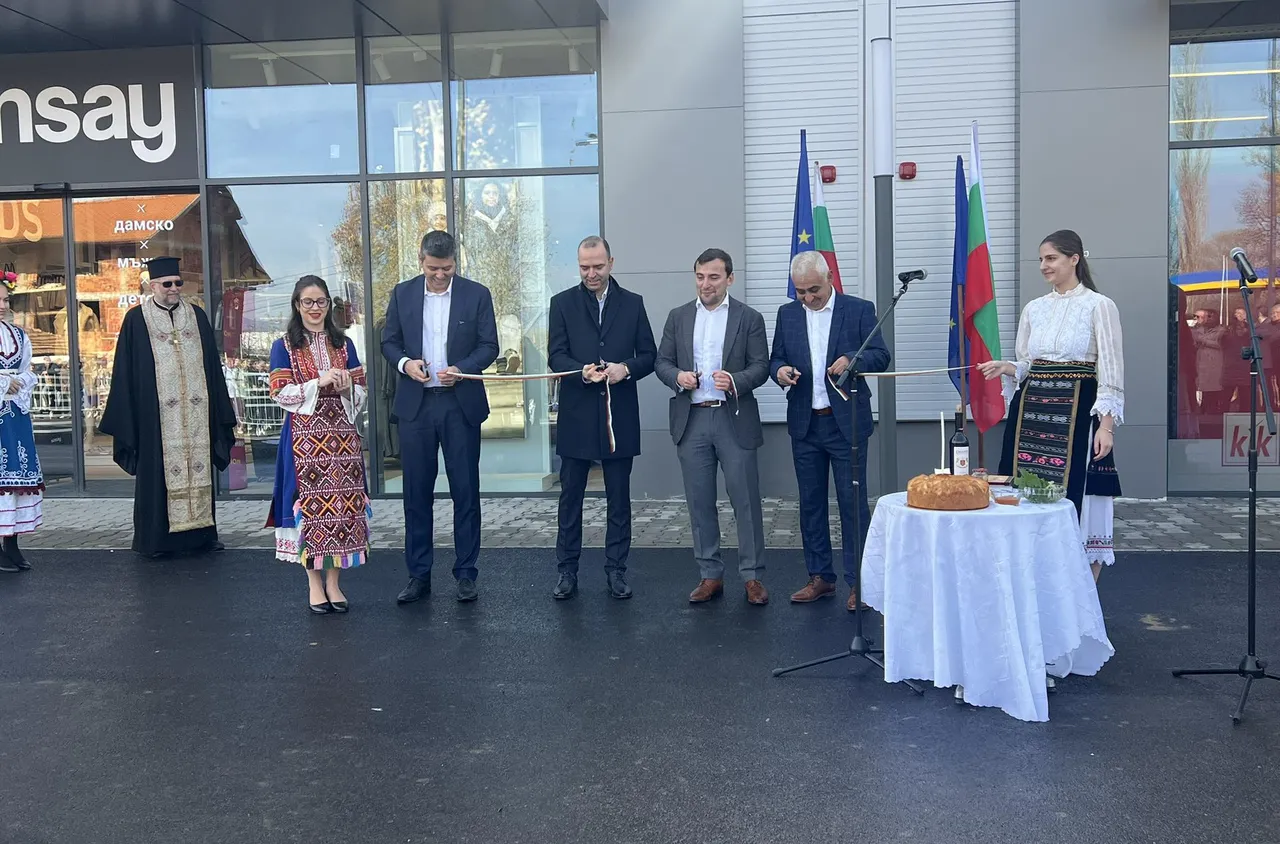 Откриха първия ритейл парк в Кюстендил