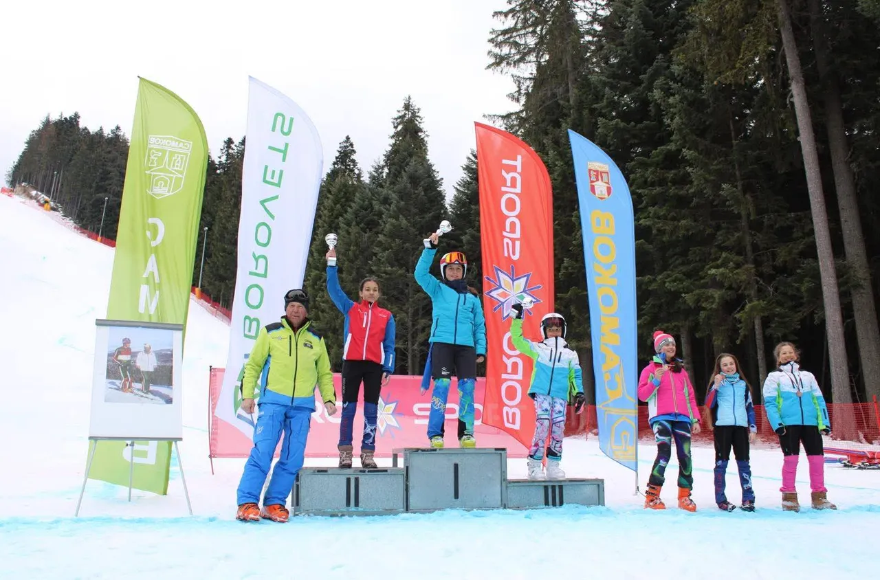 Силно представяне на децата от Банско в ски състезания в Боровец