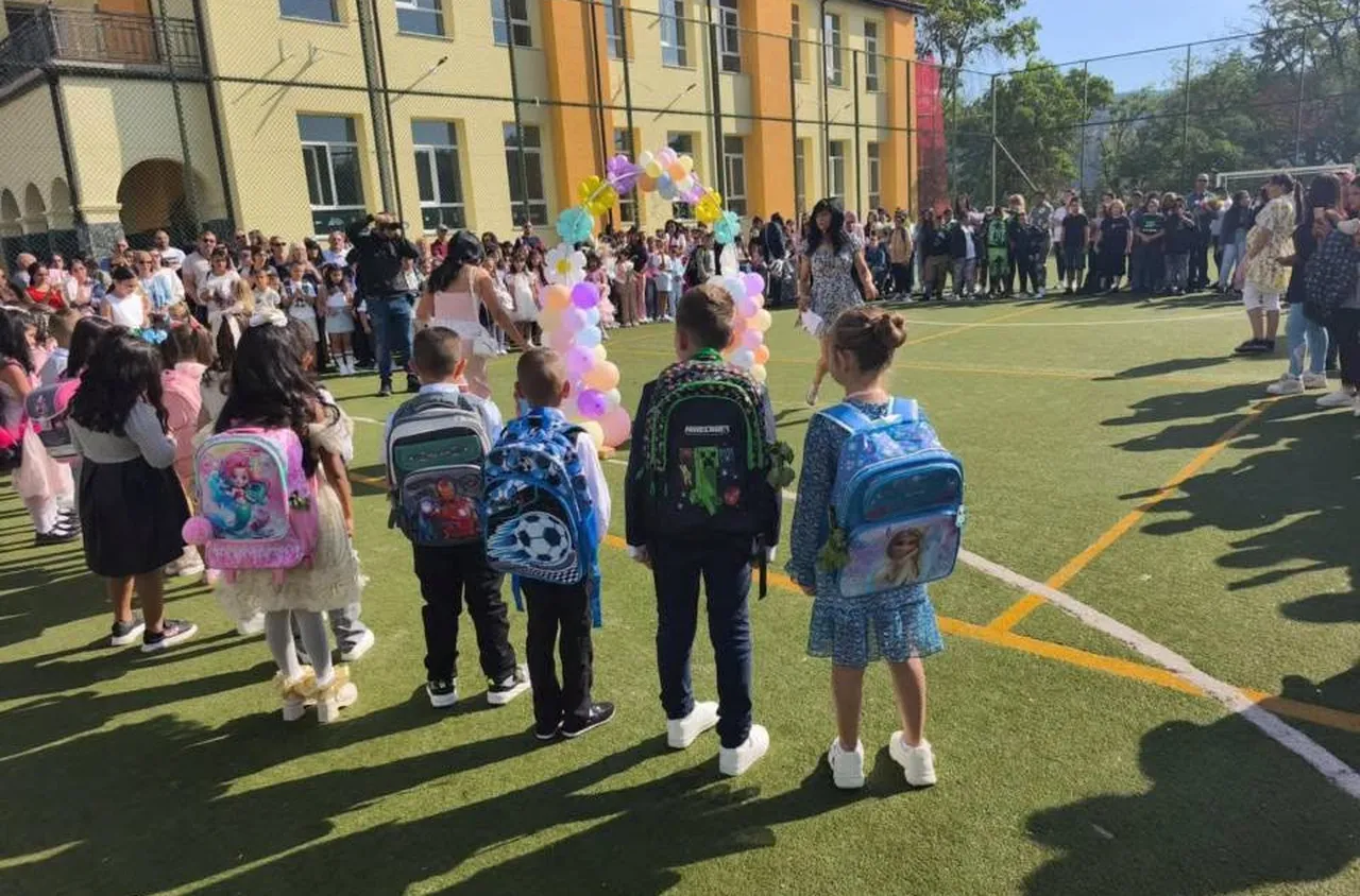 Над 2400 ученици започнат новата учебна година в модерна образователна среда в Разлог