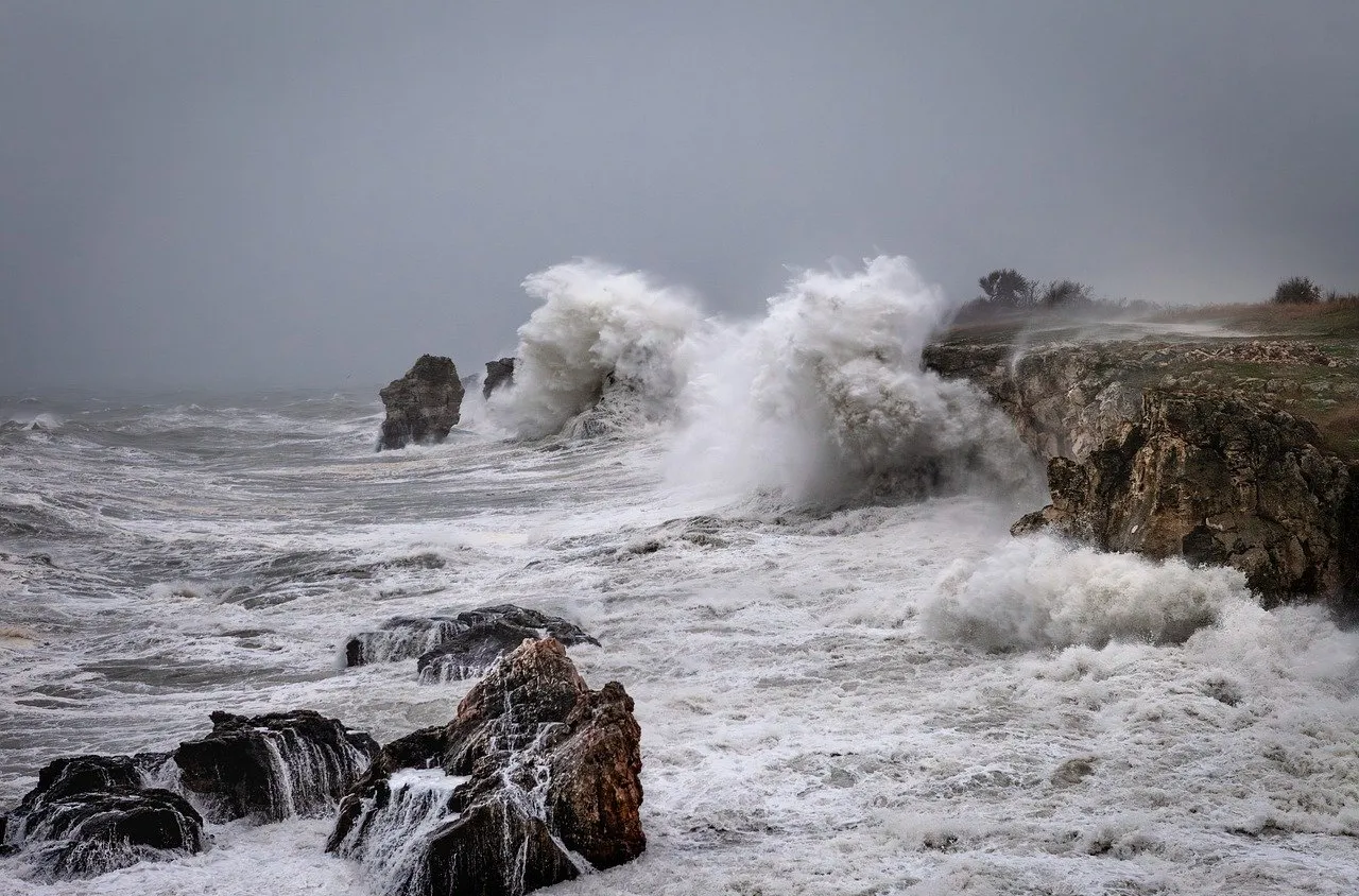 Над 4,5 милиона британци получиха предупреждения заради мощна буря