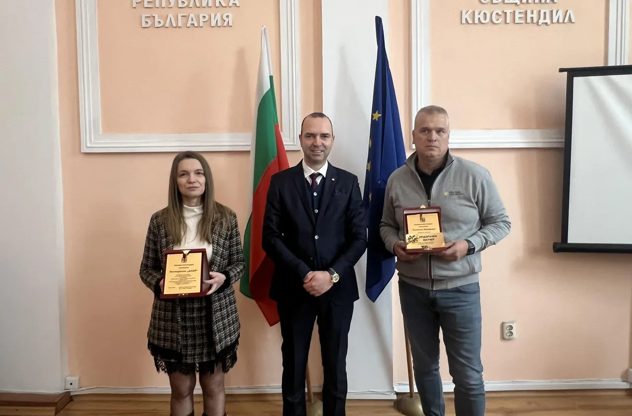 Наградиха победителите в конкурса за най-красива коледна украса в Кюстендил