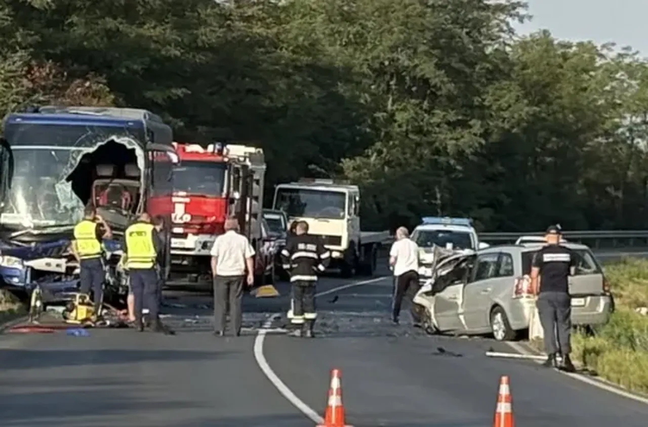 Автобус и кола катастрофираха в Габровско, има жертва