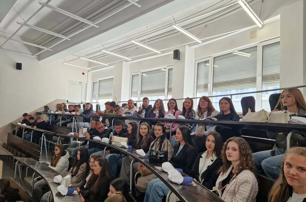 Ученици от Сатовча посетиха Медицинския университет в София