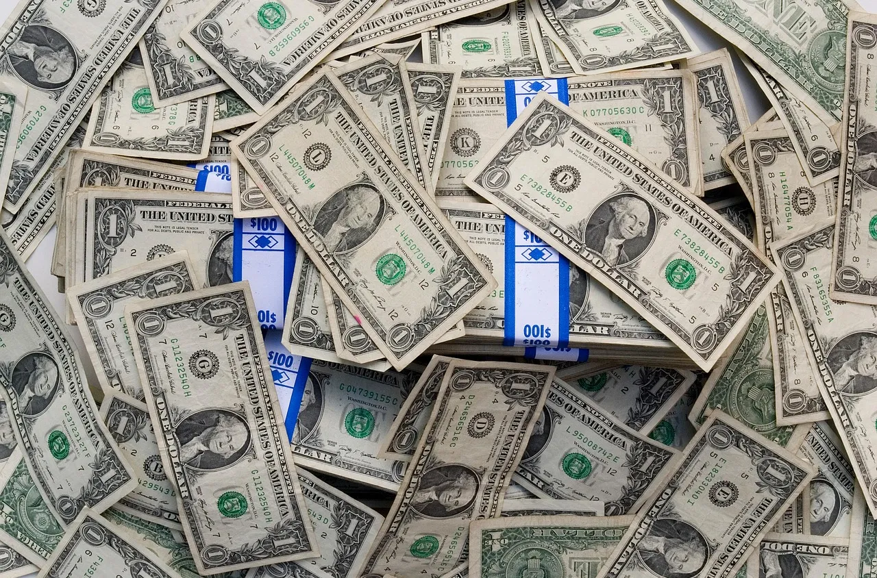 Как санкциите на Тръмп ще повлияят на долара