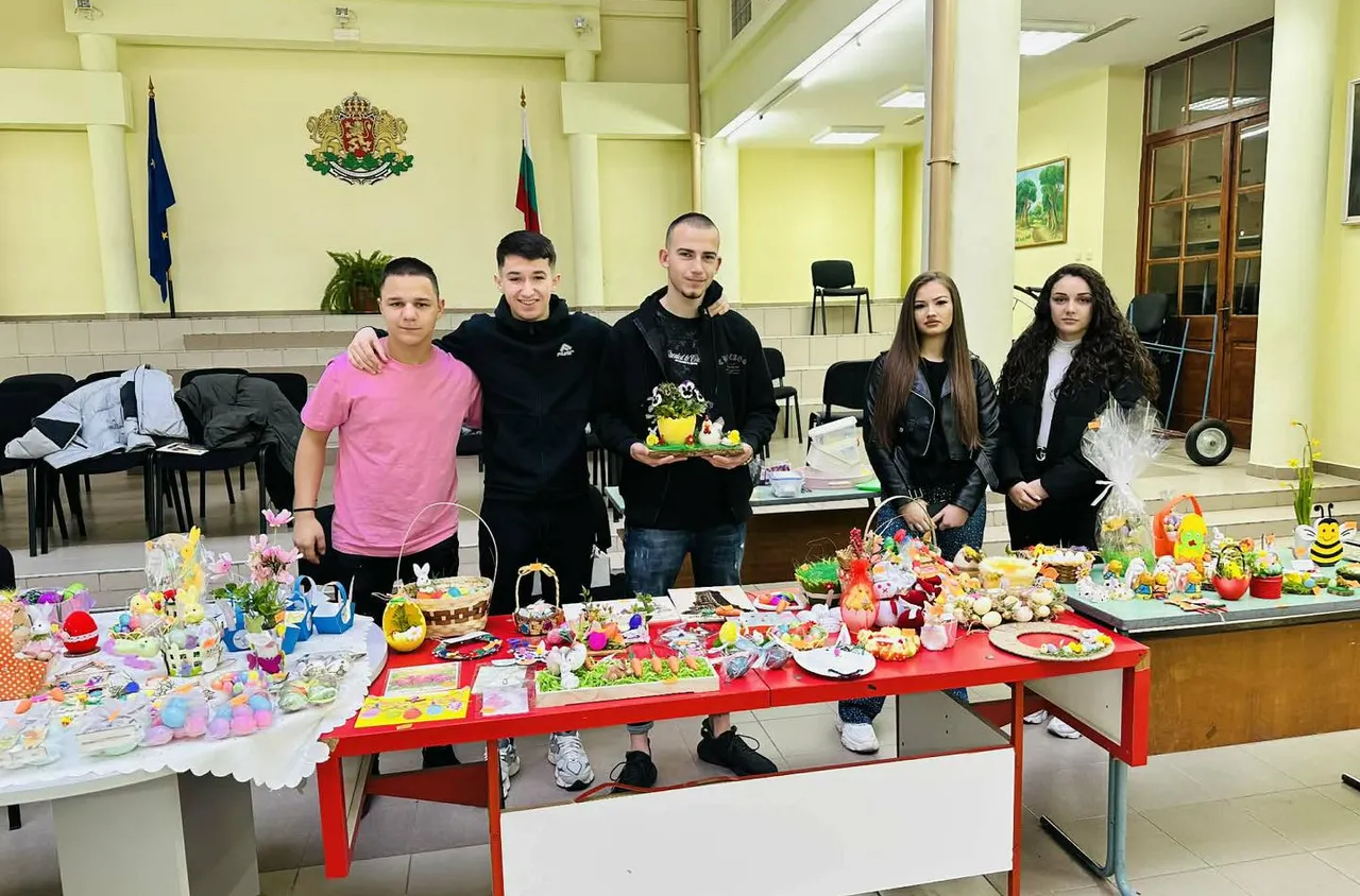 Великденски базар с кауза и усмивки в Белово