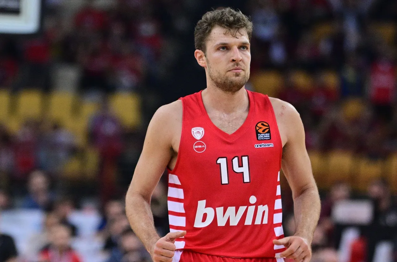 Пет поредни успеха за Везенков и Олимпиакос в Евролигата