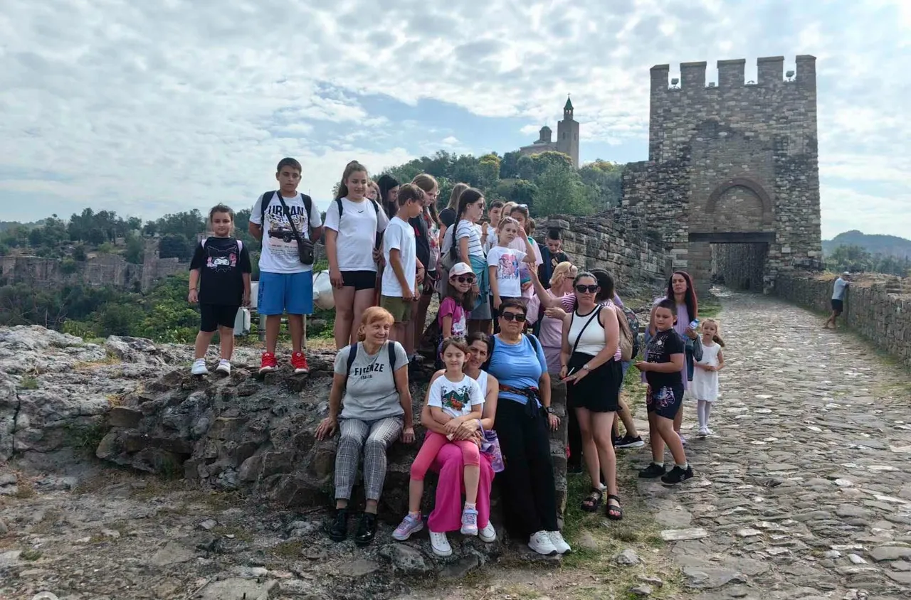 Деца от Малко Белово посетиха Велико Търново и Калофер