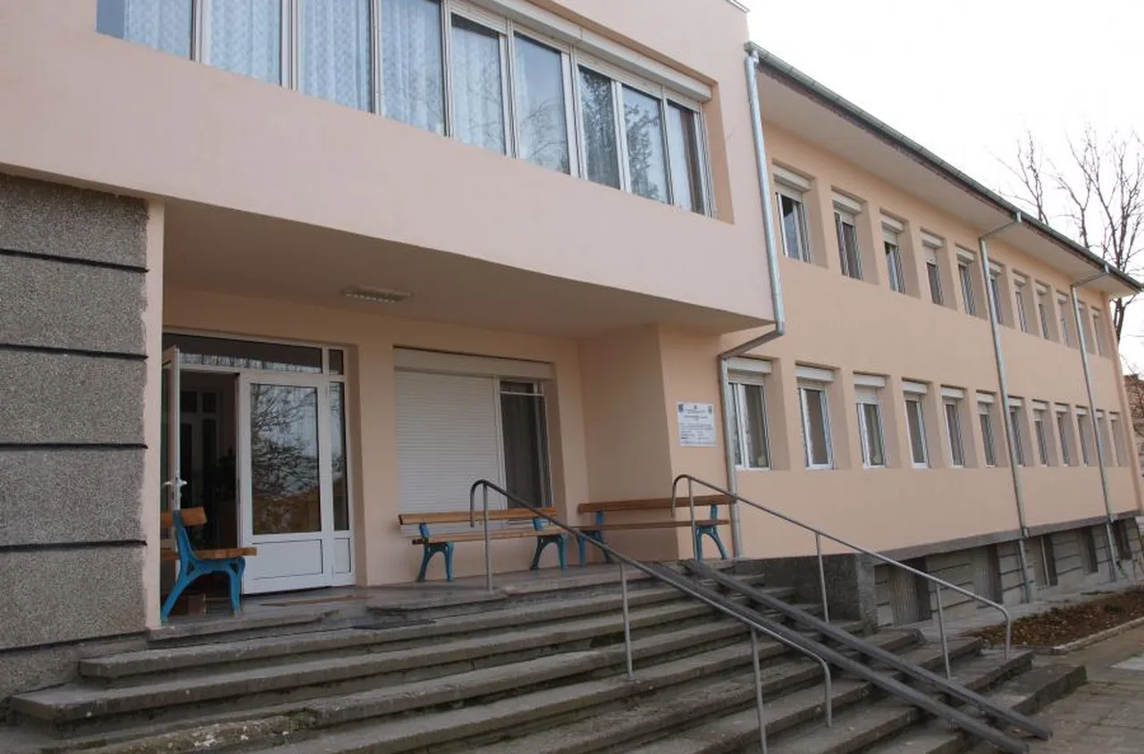 Ремонтират старческите домове в Кочериново и Падеш