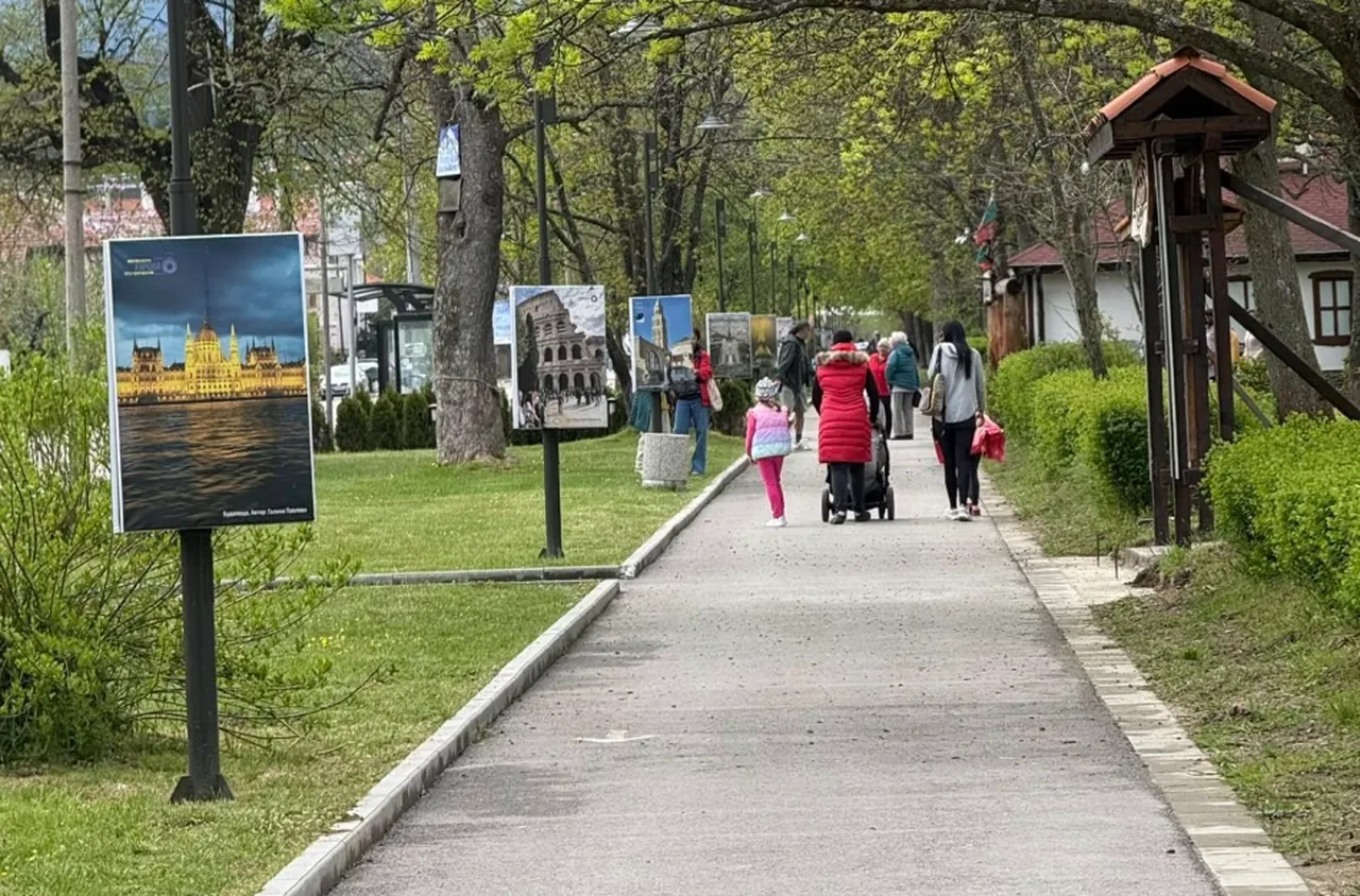 Самоков отбеляза Деня на Европа с фотоизложба на открито