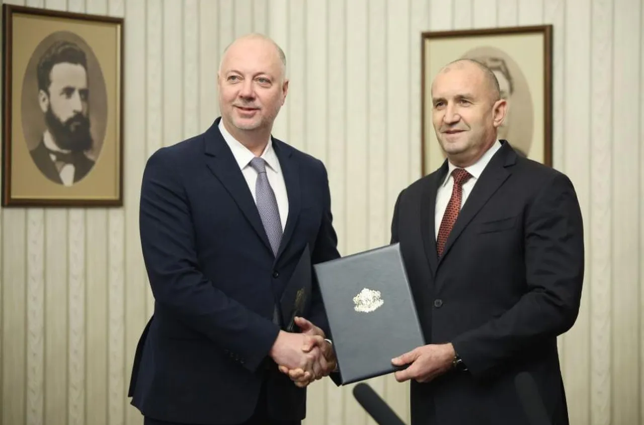 Решаващият ден дойде: Президентът връчи мандата на ГЕРБ - СДС, Желязков го върна изпълнен