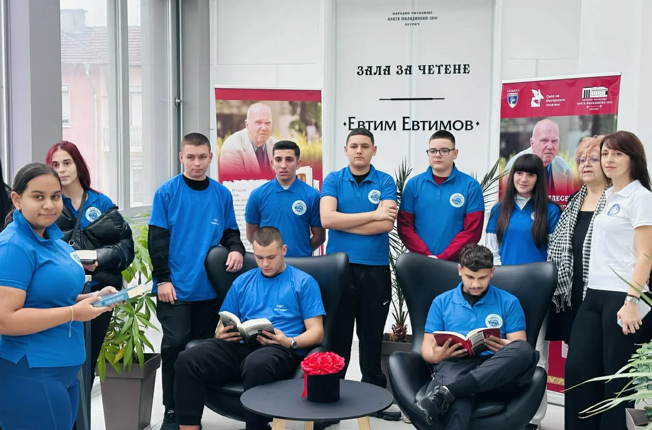 Деветокласници от ПГМЕТ “Юрий Гагарин“ на посещение в читалищната библиотека