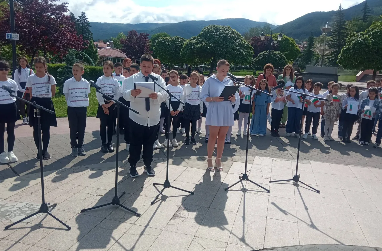 "Върви, народе възродени" огласи Сапарева баня на 24 май